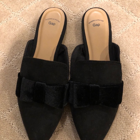 gap black mules